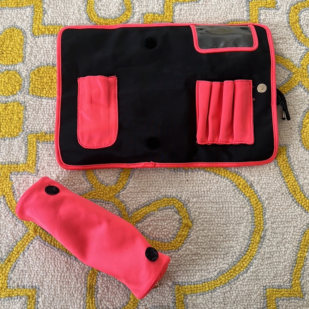 VS Makeup Holder - Picture 5 of 6